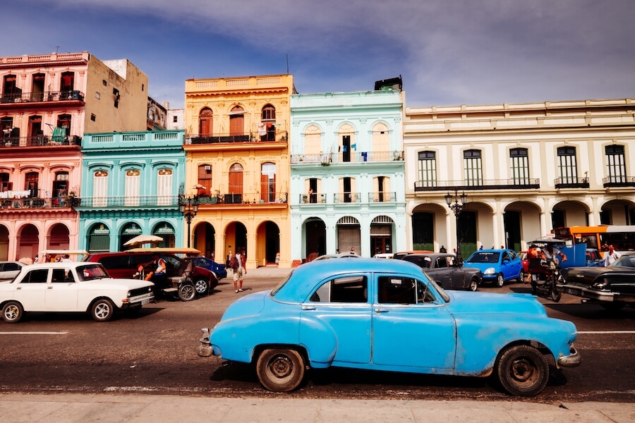 Bild mit Cuba, vintage auto, häuser
